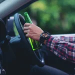 Vozač sa flašom u ruci