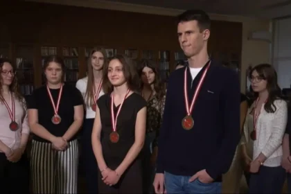 Srpski gimnazijalci osvojili su 11 medalja iz matematike, biologije i inženjerskih nauka na međunarodnom takmičenju u Izmiru