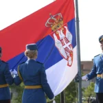 Zastava Srbije i gardisti Vojske Srbije