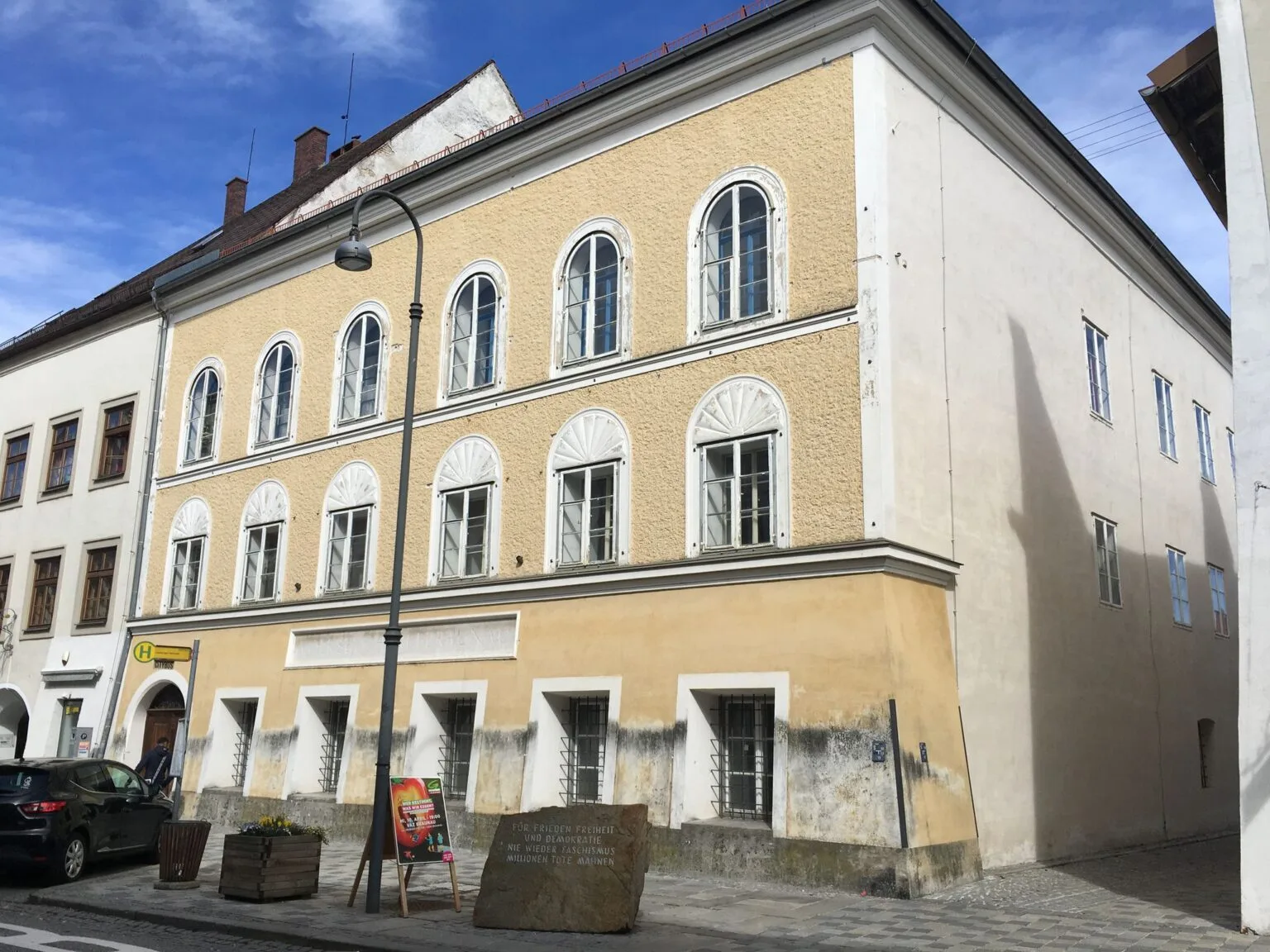 • N2 portal Hitlerova kuća
