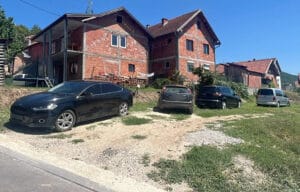 • N2 portal Policija je na šest auto-placeva privremeno oduzela 52 vozila