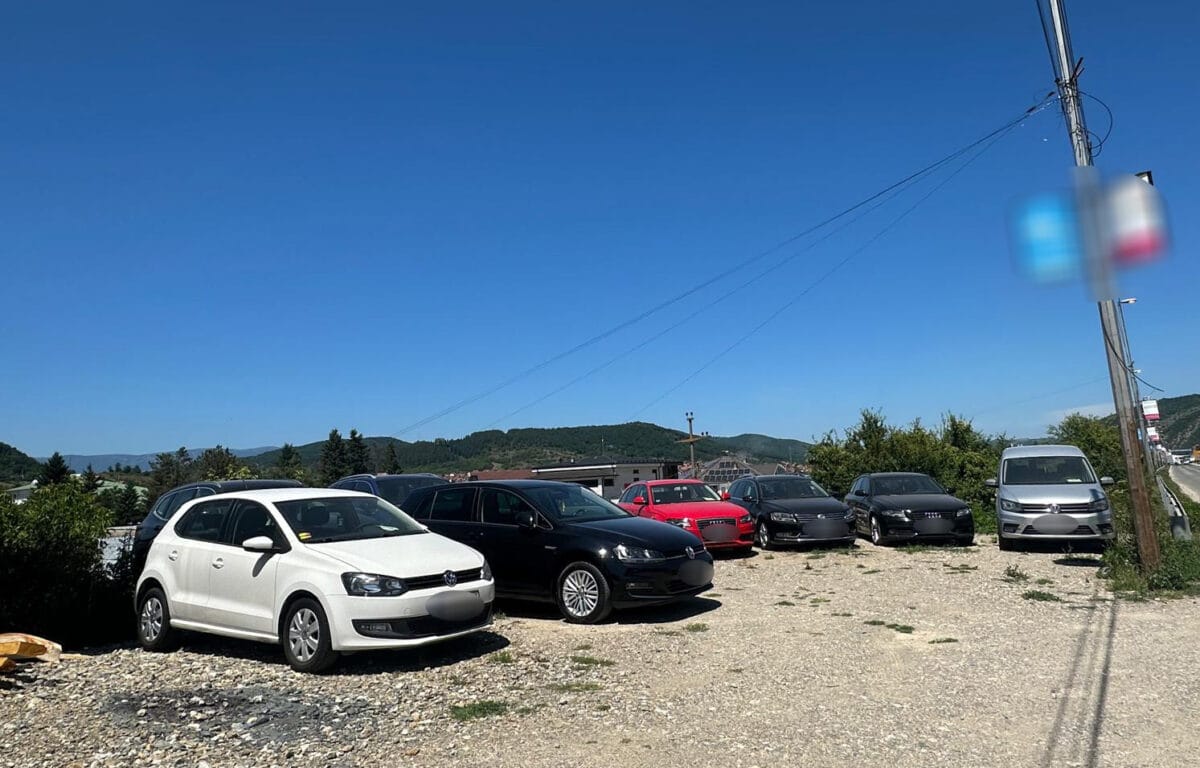 • N2 portal Policija je na šest auto-placeva privremeno oduzela 52 vozila