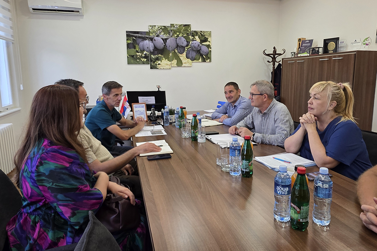 • N2 portal Ministar poljoprivrede posetio Institut za voćarstvo u Čačku