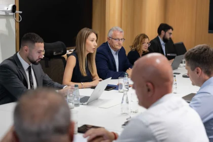 Dubravka Đedović Handanović sa predstavnicima NIS-a i UNKS-a