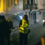 novinarka u press prsluku